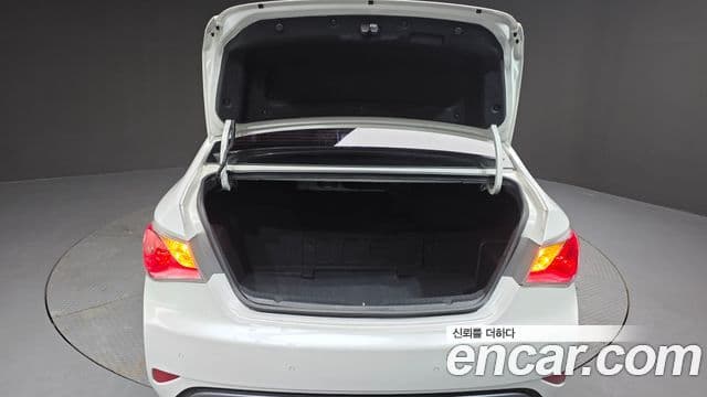 Hyundai Sonata гибрид Royal, 2013 20