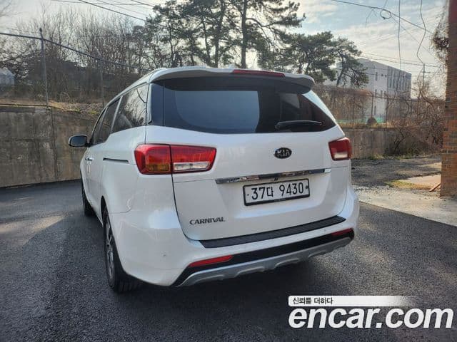 Kia All New Carnival Luxury, 2017 4