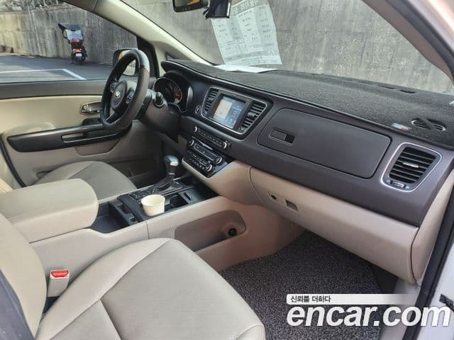 Kia All New Carnival Luxury, 2017 10
