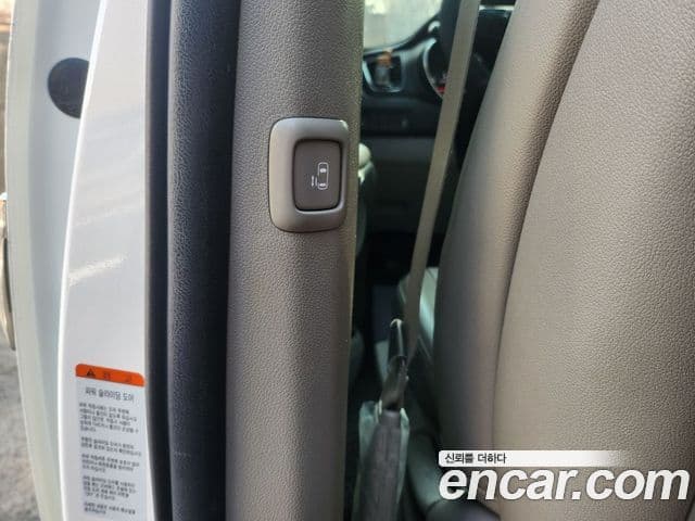 Kia All New Carnival Luxury, 2017 18