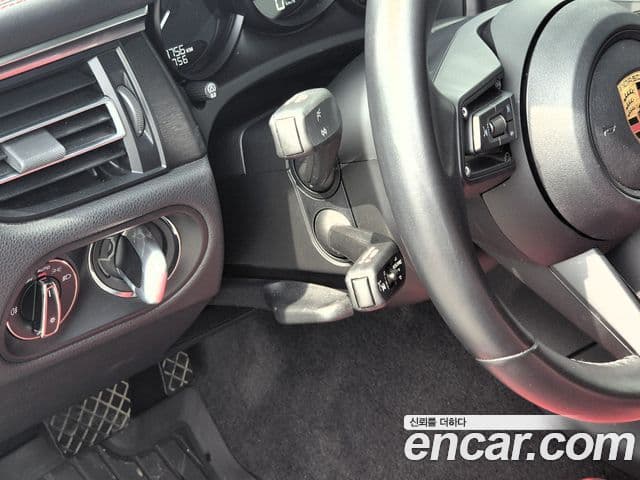 Porsche Macan 95B, 2023 18