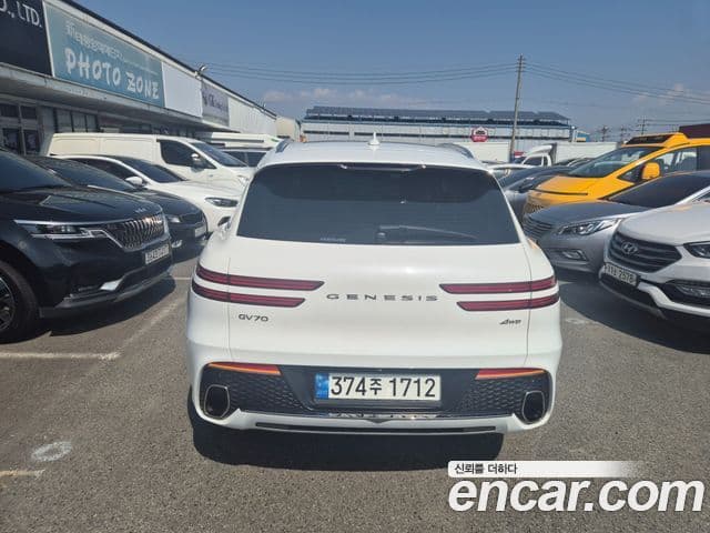 Genesis GV70, 2022 4