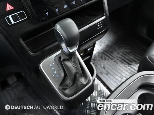 Hyundai Staria Modern, 2023 9