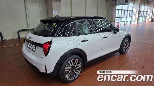 Mini Cooper C 4세대 5도어 Classic, 2026 4