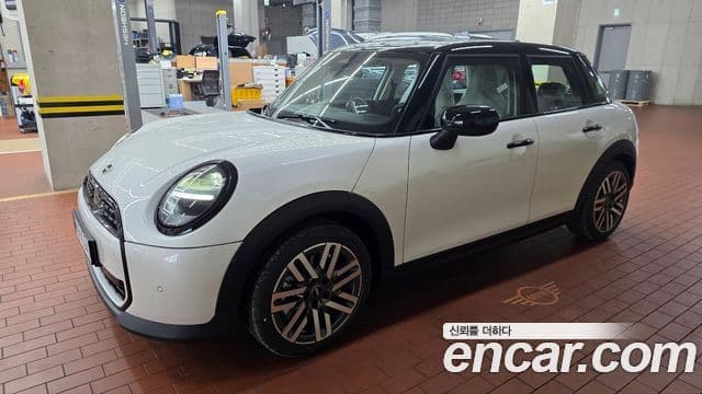 Mini Cooper C 4세대 5도어 Classic, 2026 6
