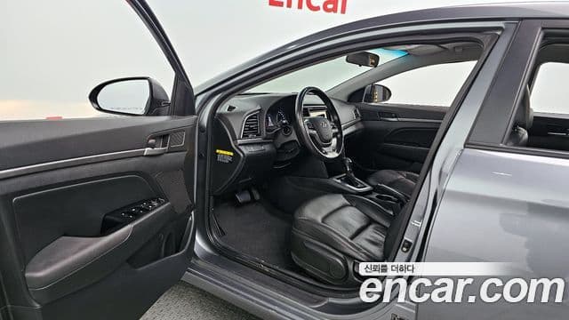 Hyundai Avante AD 1.6 e-VGT Smart, 2016 10