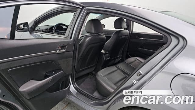 Hyundai Avante AD 1.6 e-VGT Smart, 2016 19