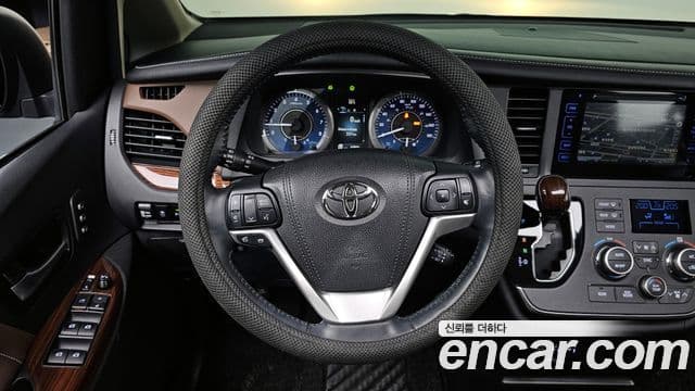 Toyota Sienna, 2017 все фото