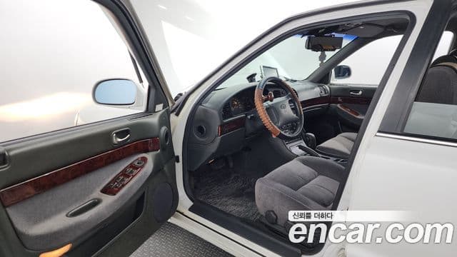 Hyundai New Grandeur Executive, 1995 10