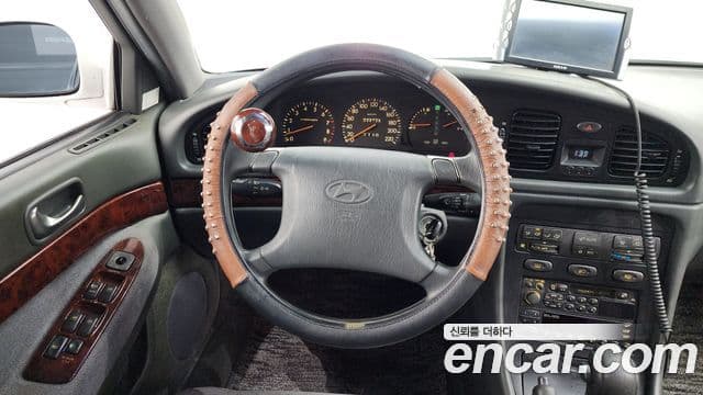 Hyundai New Grandeur Executive, 1995 13