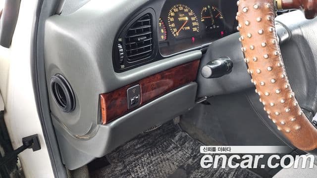 Hyundai New Grandeur Executive, 1995 16
