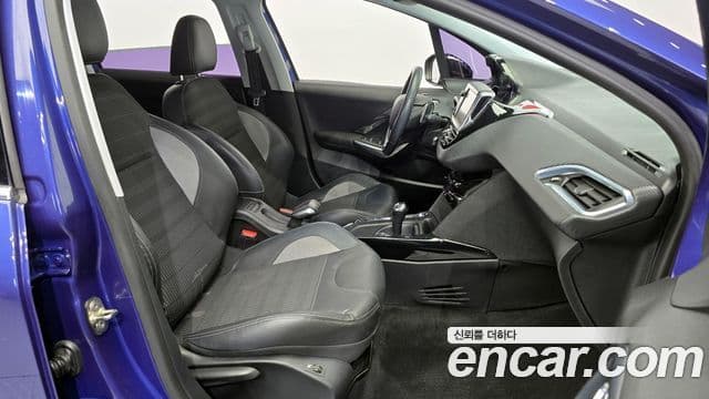 Peugeot 2008 1.6 e-HDi Allure, 2015 11