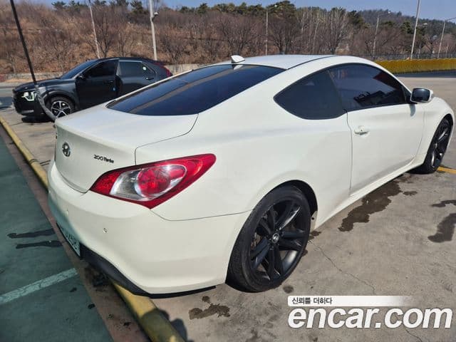 Hyundai Genesis купе 200 турбо P, 2011 4