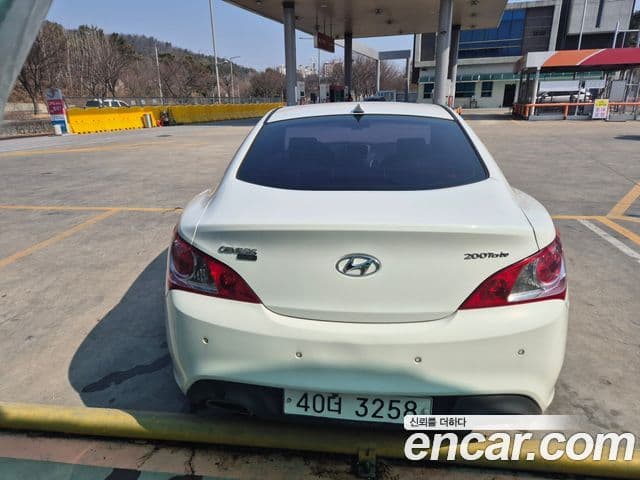 Hyundai Genesis купе 200 турбо P, 2011 все фото