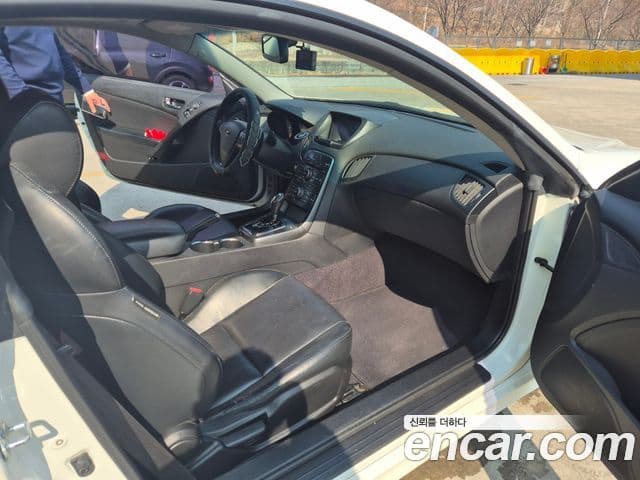 Hyundai Genesis купе 200 турбо P, 2011 7