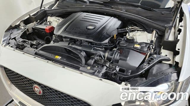 Jaguar F-PACE 20d Portfolio, 2018 6