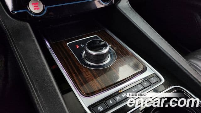 Jaguar F-PACE 20d Portfolio, 2018 9