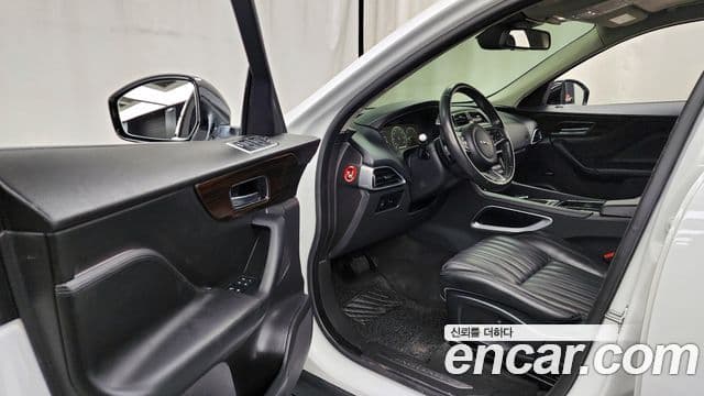 Jaguar F-PACE 20d Portfolio, 2018 10