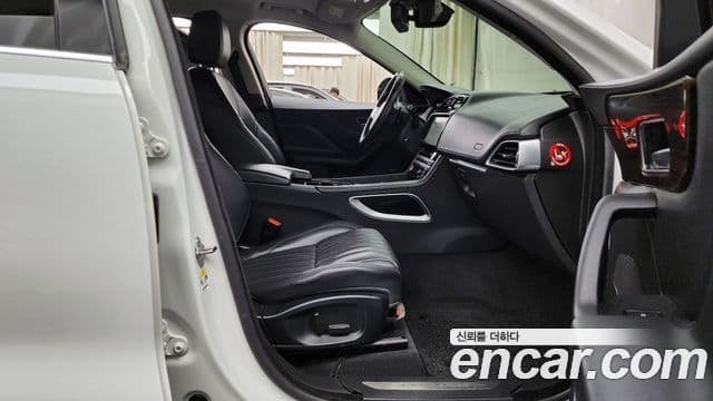 Jaguar F-PACE 20d Portfolio, 2018 11