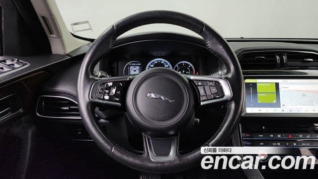 Jaguar F-PACE 20d Portfolio, 2018 13