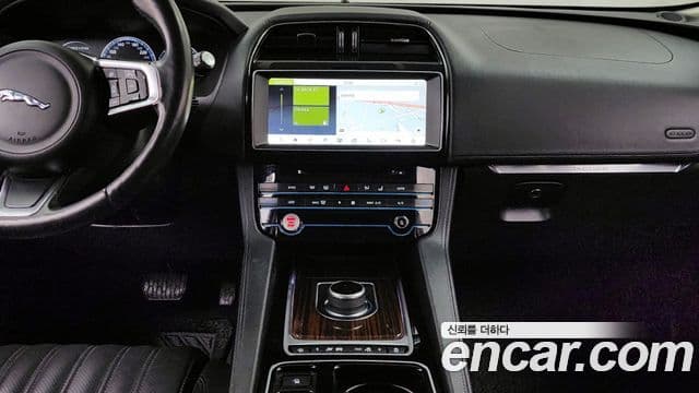 Jaguar F-PACE 20d Portfolio, 2018 14