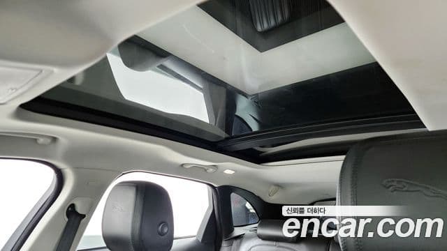 Jaguar F-PACE 20d Portfolio, 2018 18