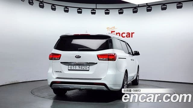 Kia All New Carnival Prestige, 2015 4