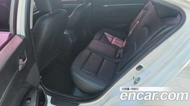 Hyundai Avante AD 1.6 e-VGT Smart, 2016 10