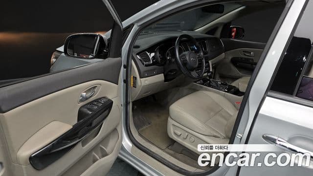 Kia All New Carnival Prestige, 2015 10