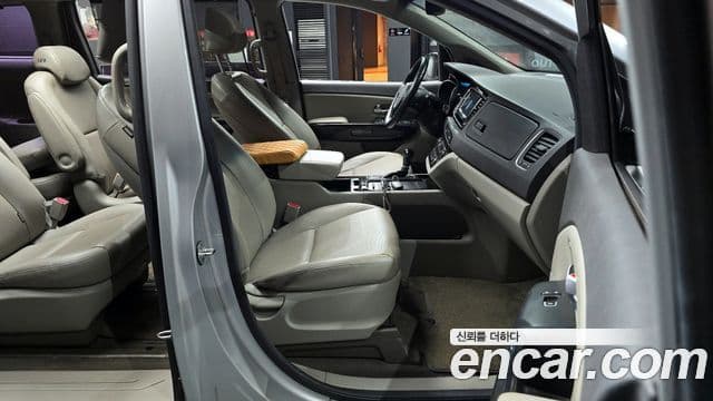 Kia All New Carnival Prestige, 2015 11