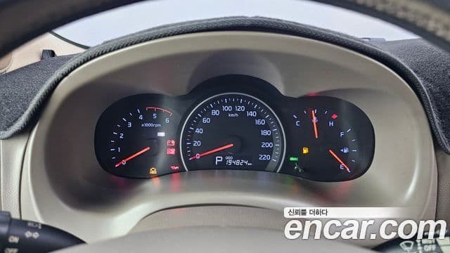 Kia Carnival R Premium, 2013 8