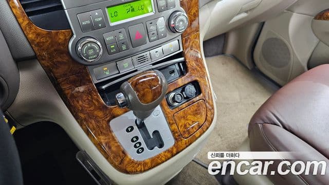 Kia Carnival R Premium, 2013 9