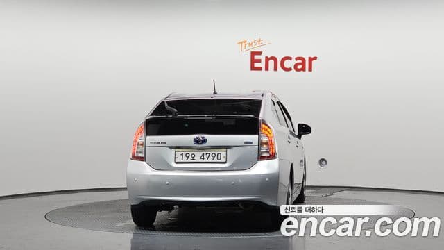 Toyota 프리우스 1.8 E, 2013 4