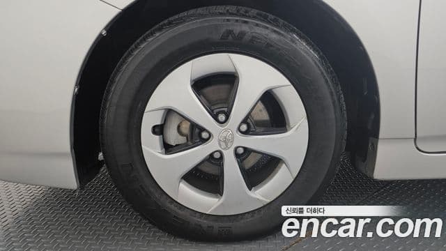 Toyota 프리우스 1.8 E, 2013 все фото