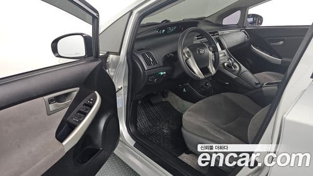 Toyota 프리우스 1.8 E, 2013 11