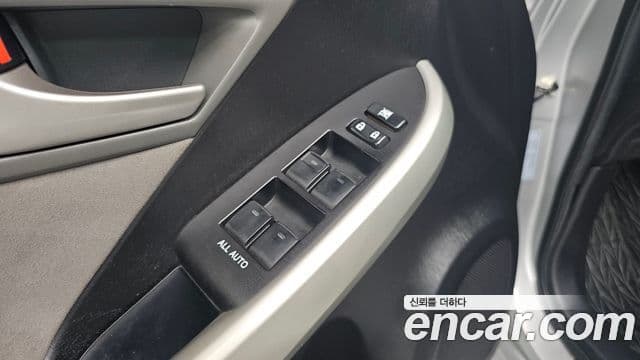 Toyota 프리우스 1.8 E, 2013 17