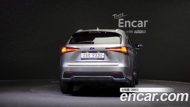 Lexus NX300h Supreme, 2018 4