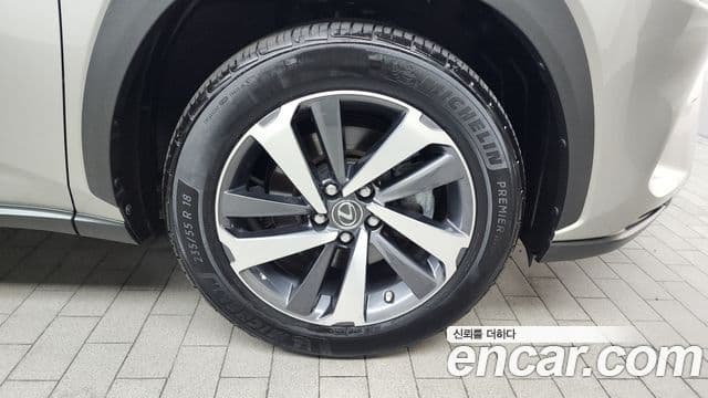 Lexus NX300h Supreme, 2018 все фото