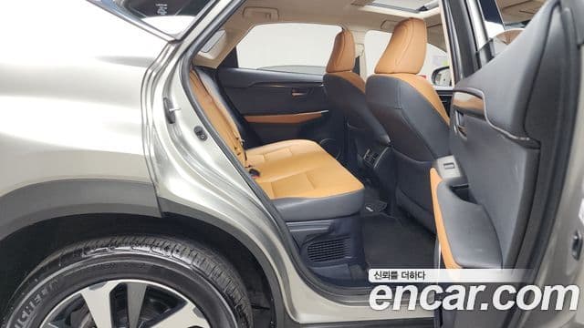 Lexus NX300h Supreme, 2018 12