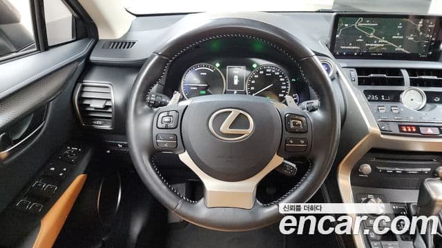 Lexus NX300h Supreme, 2018 13