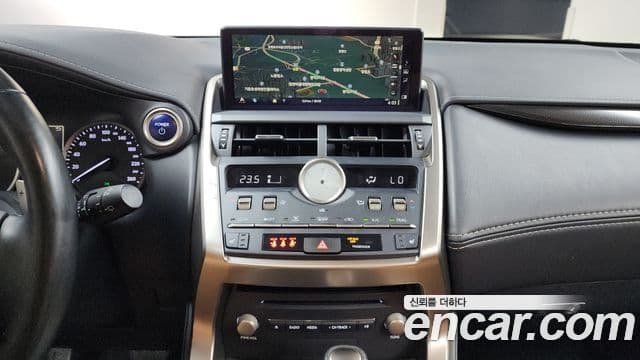 Lexus NX300h Supreme, 2018 14