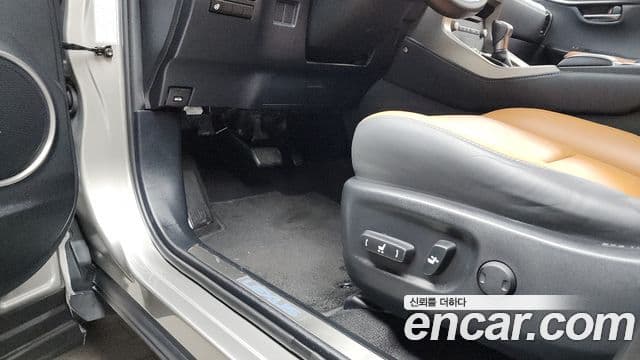 Lexus NX300h Supreme, 2018 18