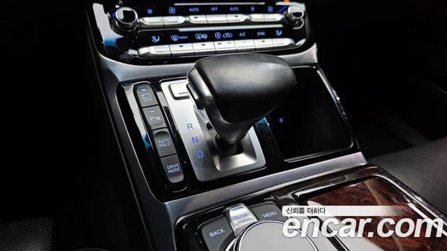 Genesis EQ900 Prestige, 2017 9