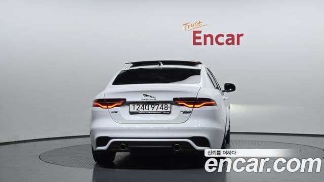 Jaguar XE P300 R-Dynamic HSE AWD, 2020 4