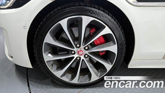 Jaguar XE P300 R-Dynamic HSE AWD, 2020 все фото