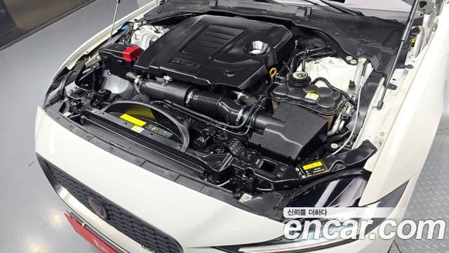 Jaguar XE P300 R-Dynamic HSE AWD, 2020 6