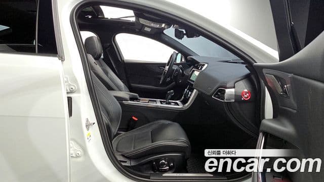 Jaguar XE P300 R-Dynamic HSE AWD, 2020 10