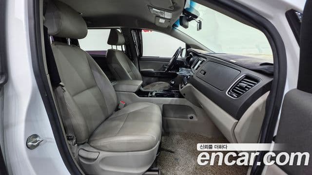 Kia All New Carnival Luxury, 2018 10