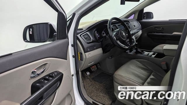 Kia All New Carnival Luxury, 2018 11