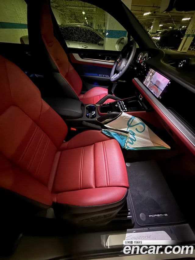 Porsche Cayenne (PO536) 3.0 E-гибрид, 2025 9